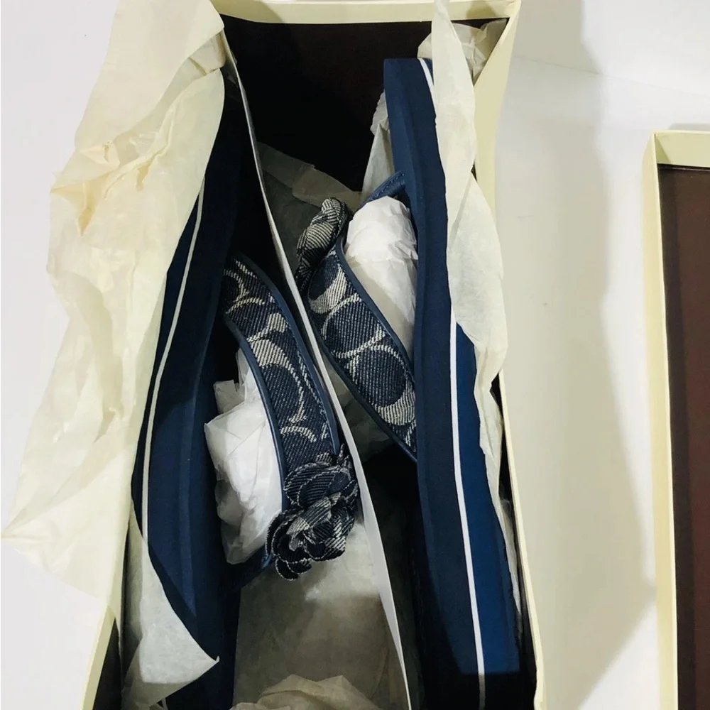Coach Jillian Sig C Blue Denim Flower Logo Women's Flip Flops Sandals